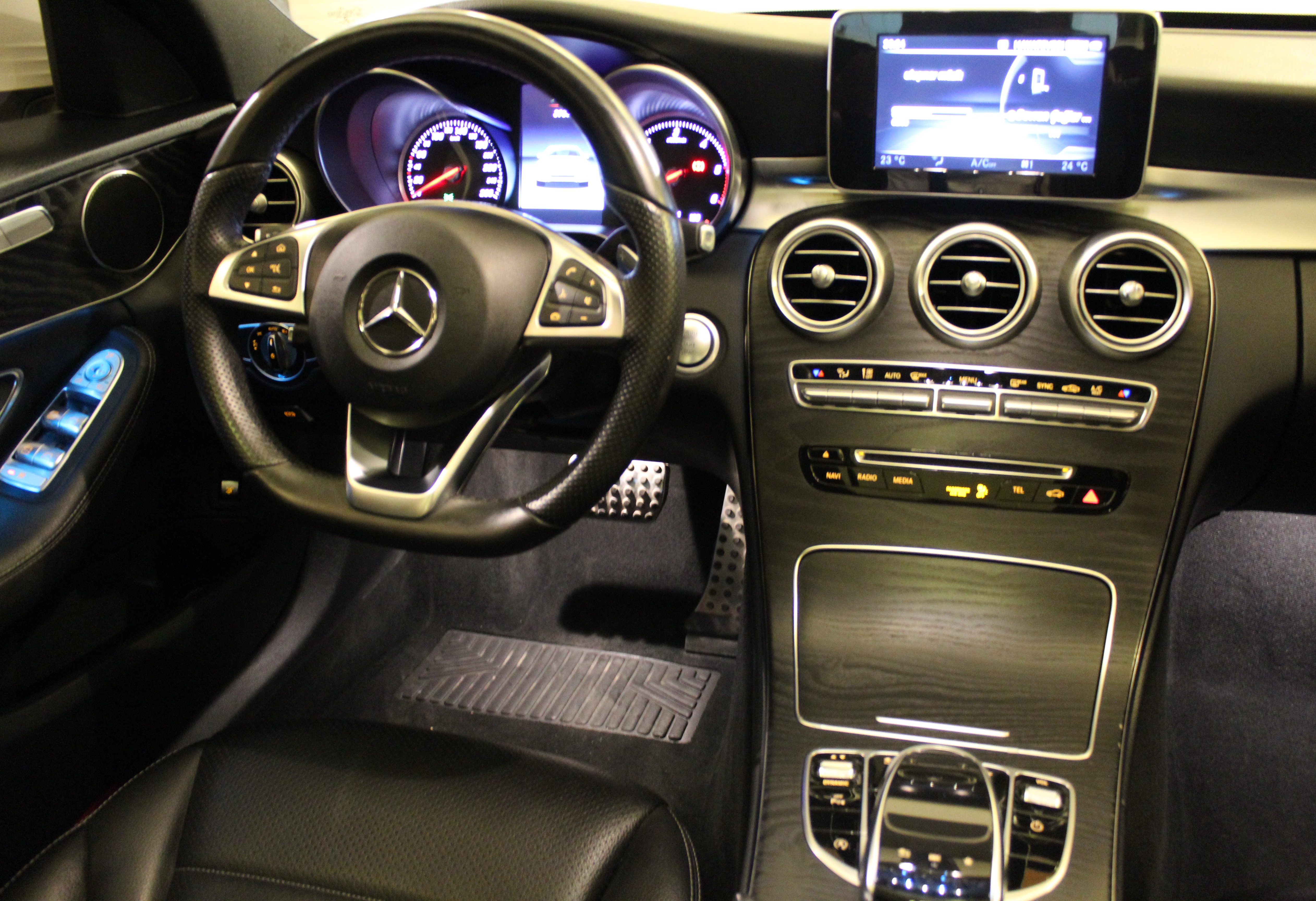 MERCEDES C200 D AMG İMZALI SERİ