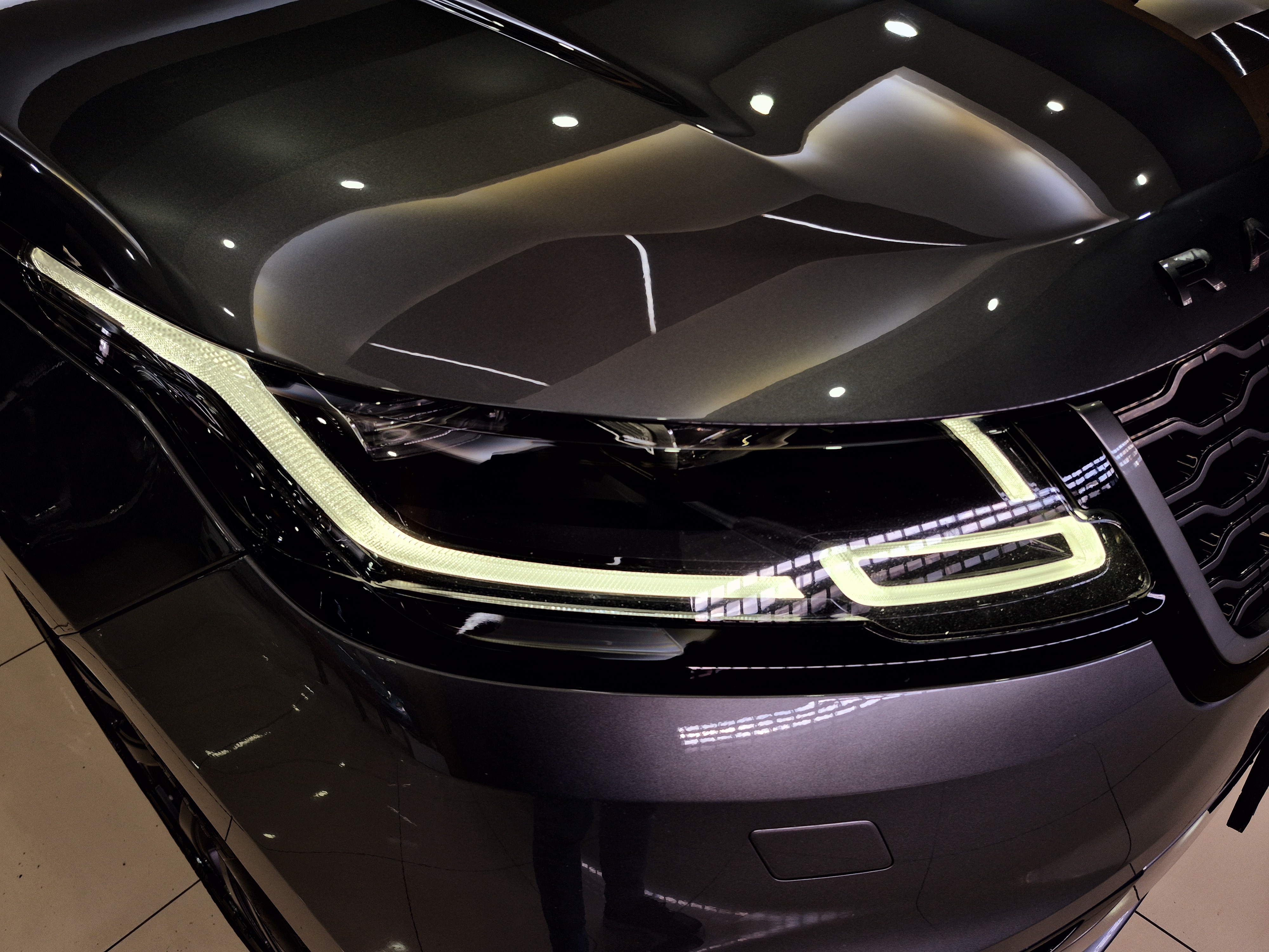 ROYAL'DEN 2019 VELAR R-dynamic SE 240Hp