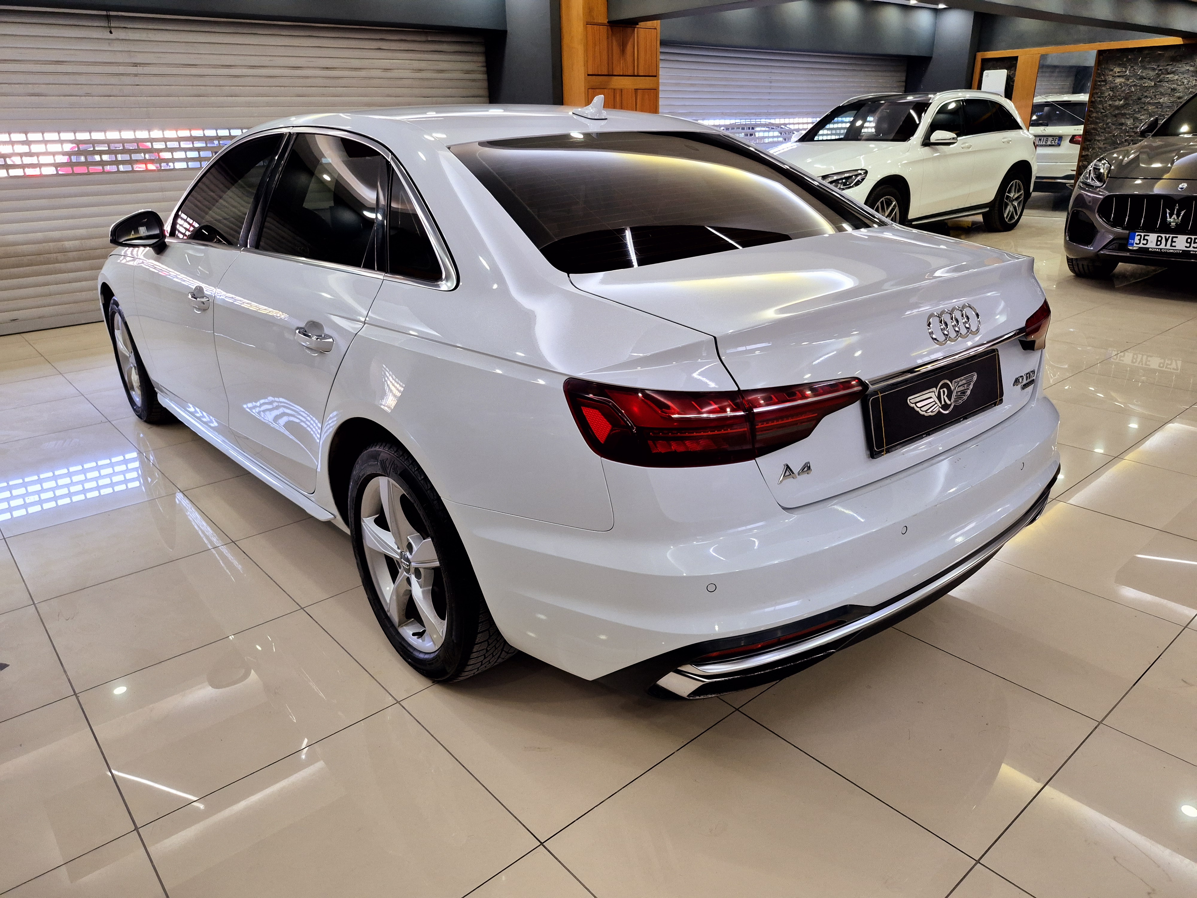 ROYAL'DEN 2020 AUDİ A4 QUATTRO SANRUF İÇİ BEJ