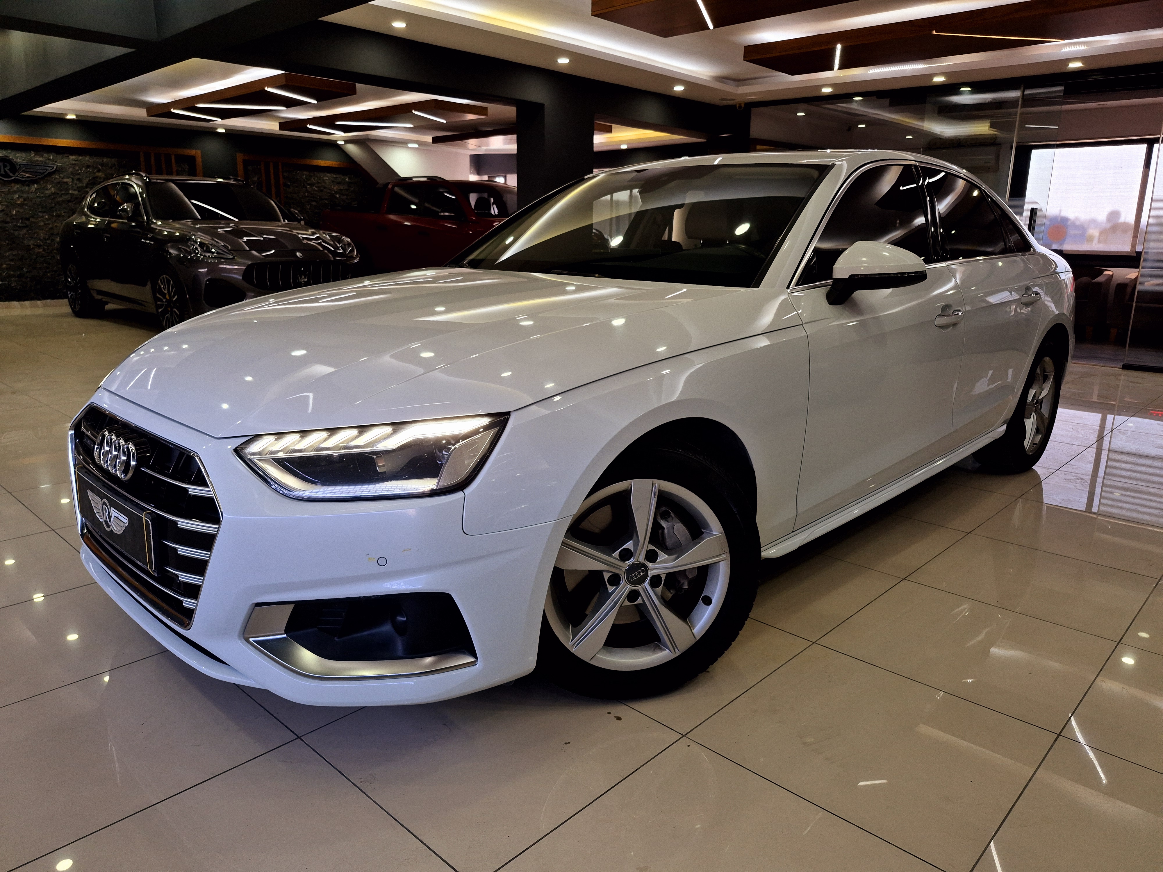 ROYAL'DEN 2020 AUDİ A4 QUATTRO SANRUF İÇİ BEJ